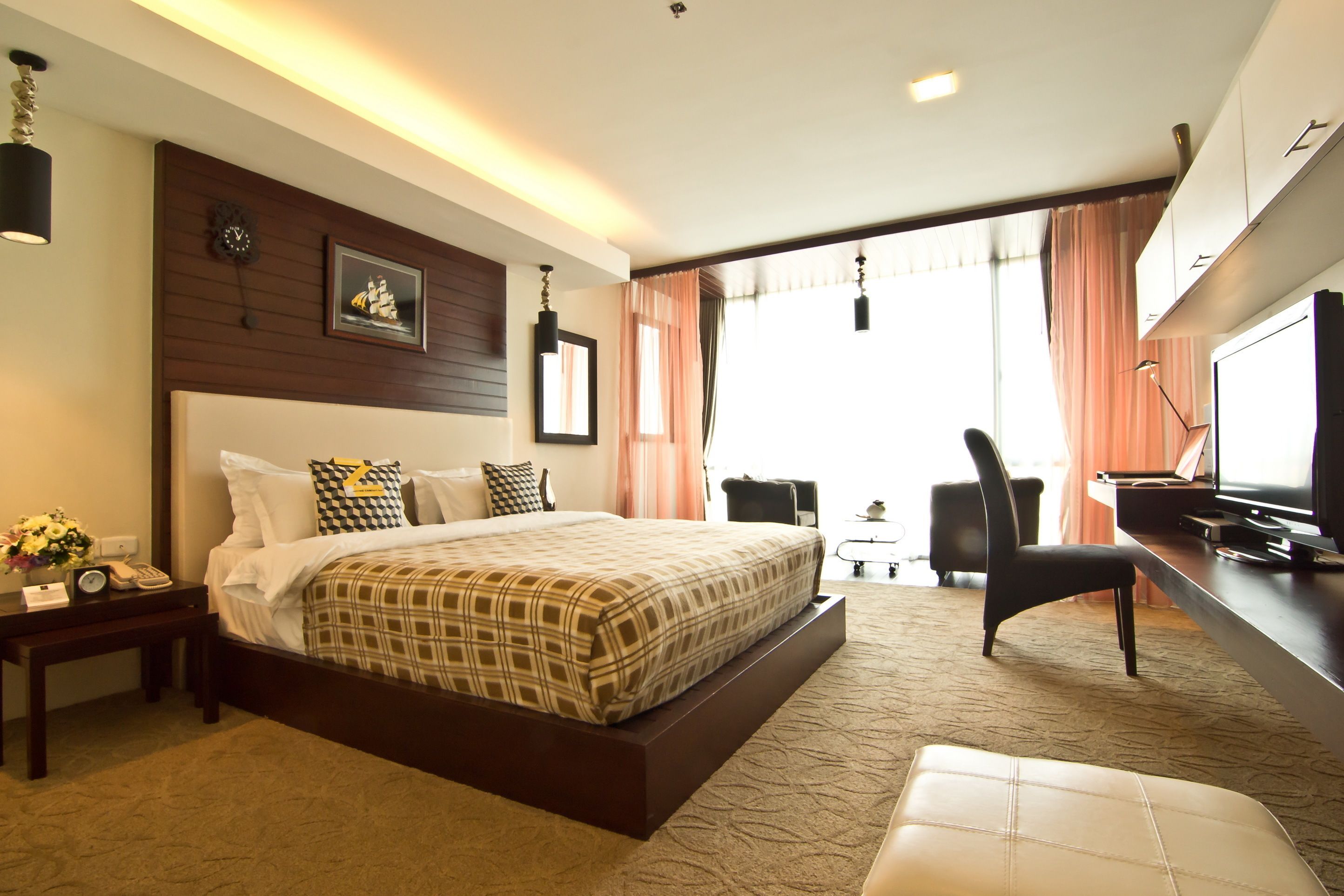 In-room safe, desk, iron/ironing board, free WiFi