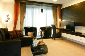 Executive Suite | Living room
