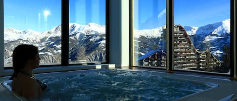 Indoor spa tub