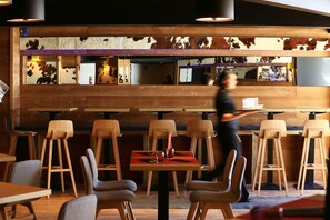 Bar (on property) - Marmotel (Uvernet-Fours)