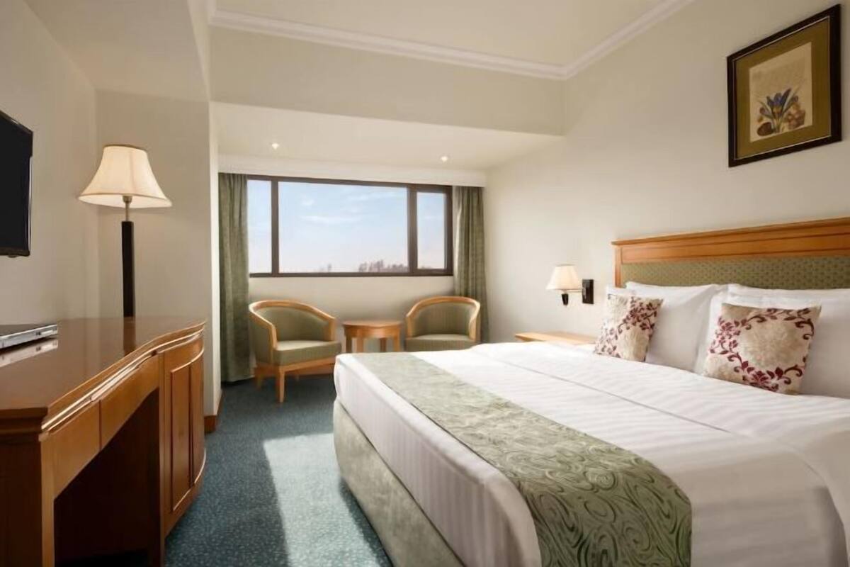 Minibar, Zimmersafe, schallisolierte Zimmer, Bügeleisen/Bügelbrett