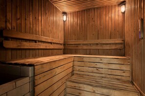 Sauna, hot tub, steam room, aromatherapy, 2 treatment rooms, massages