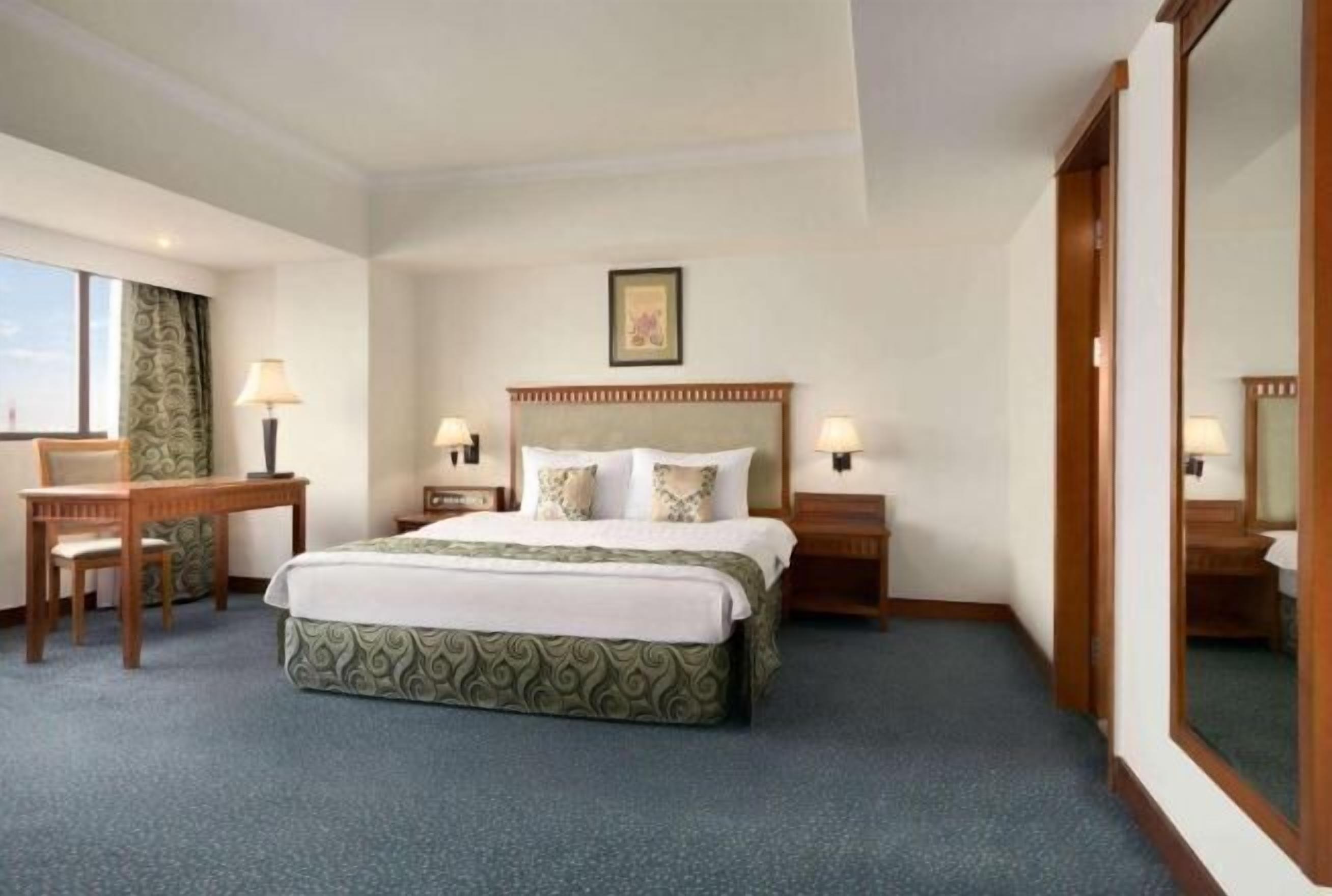 Minibar, in-room safe, soundproofing, iron/ironing board