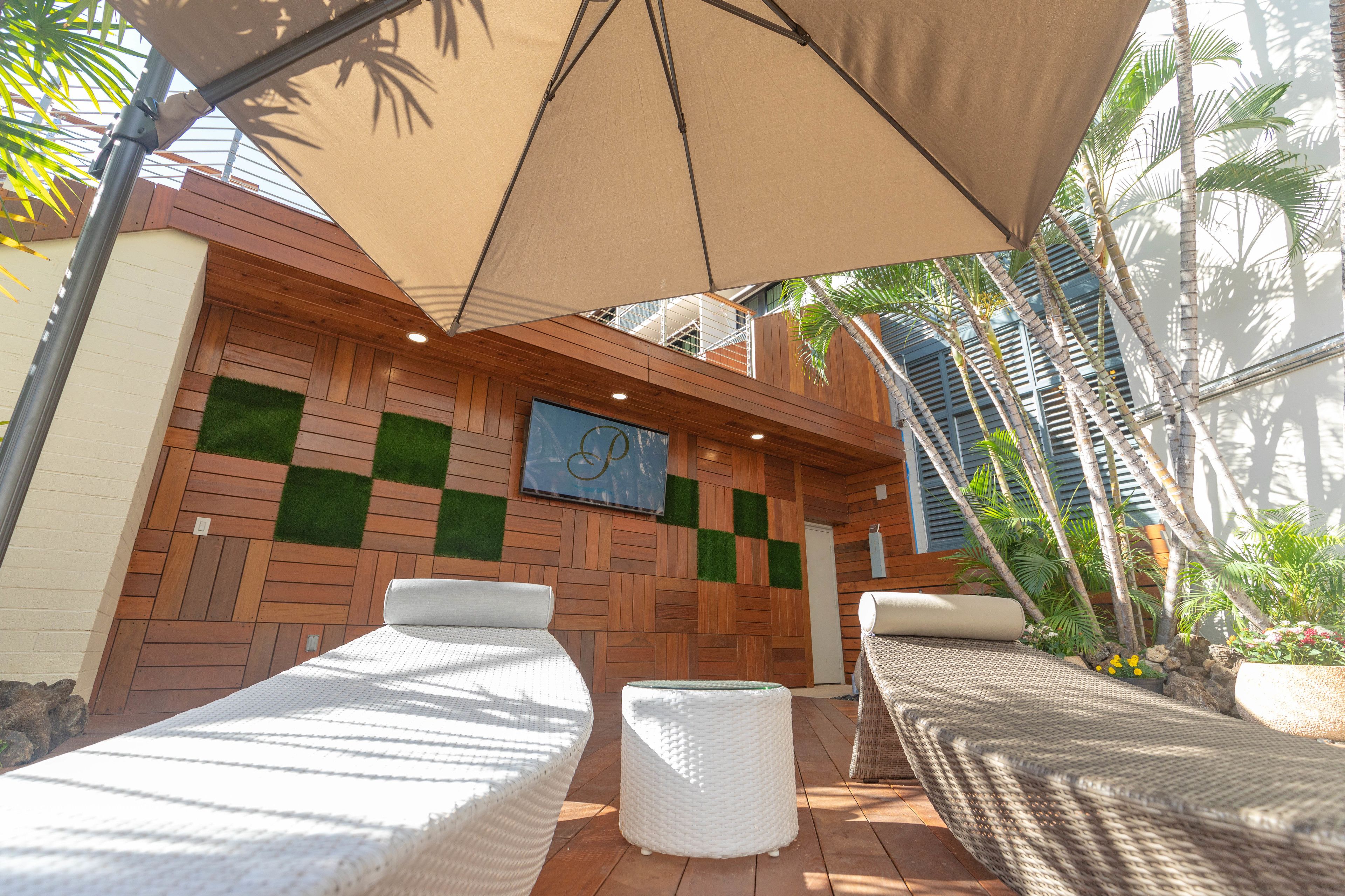 outdoor pool, open 7:30 am to 9:30 pm, pool loungers