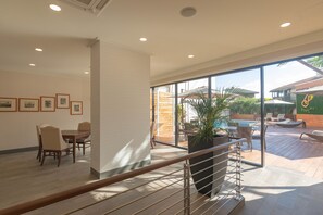 Lobby lounge