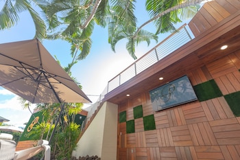 Patio, balcany or terrace at Polynesian Residences Waikiki Beach
