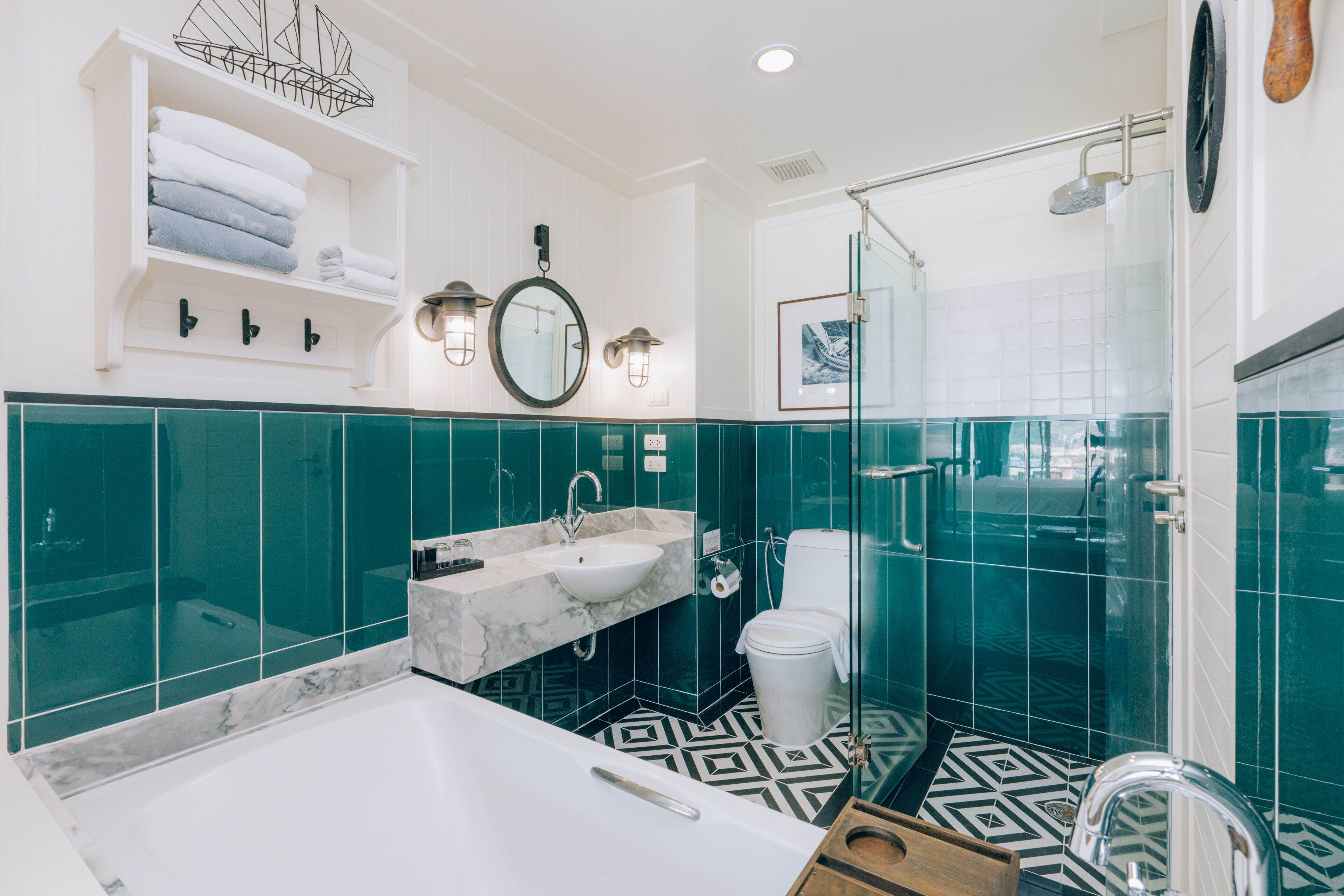 separate bathtub and shower, rainfall showerhead, free toiletries