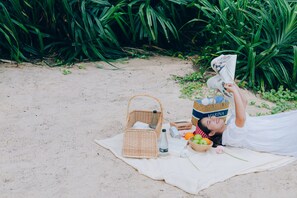 Una spiaggia nelle vicinanze