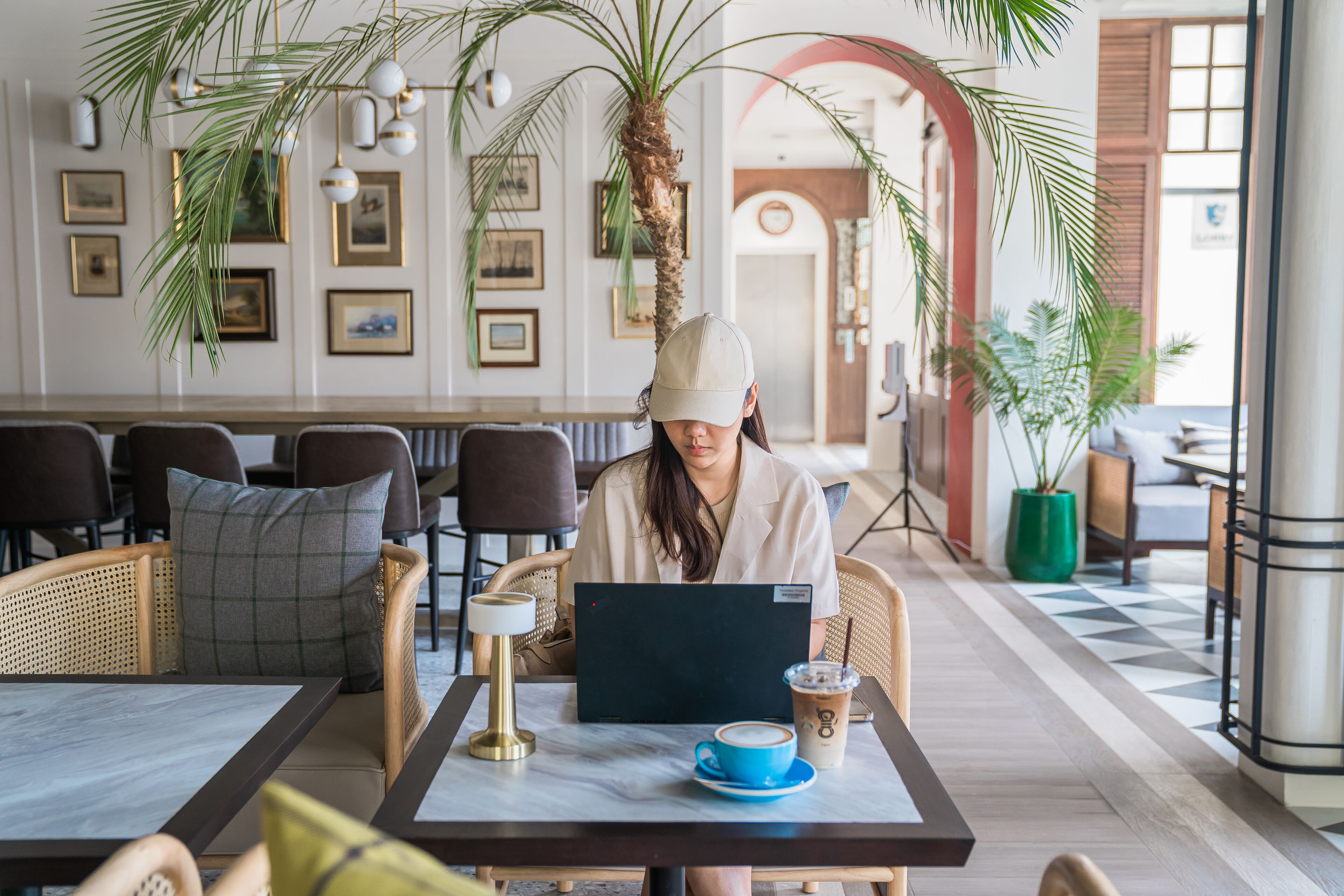 breakfast, lunch and dinner served