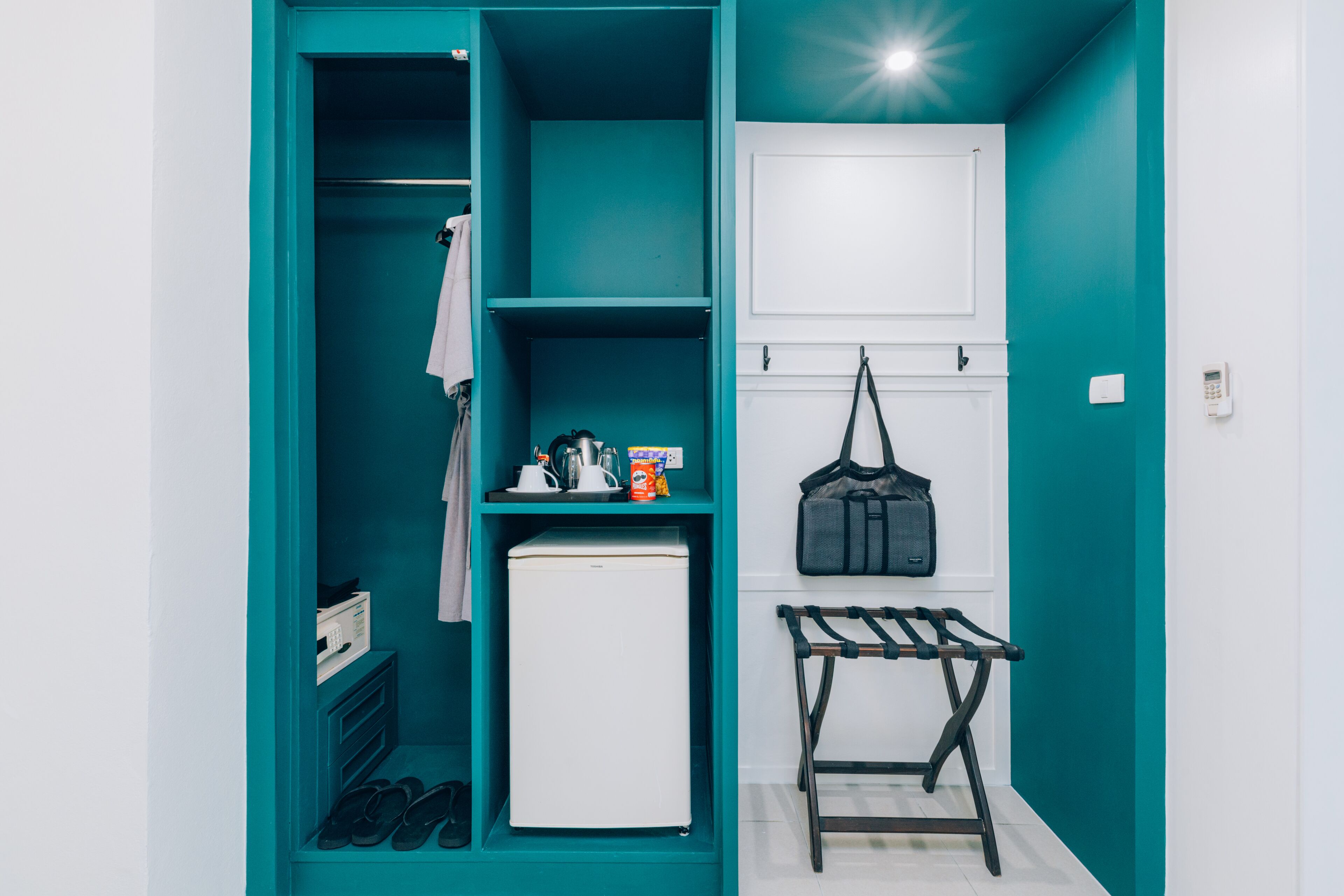 deluxe roomy | mini fridge