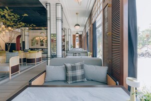 Breakfast, lunch and dinner served