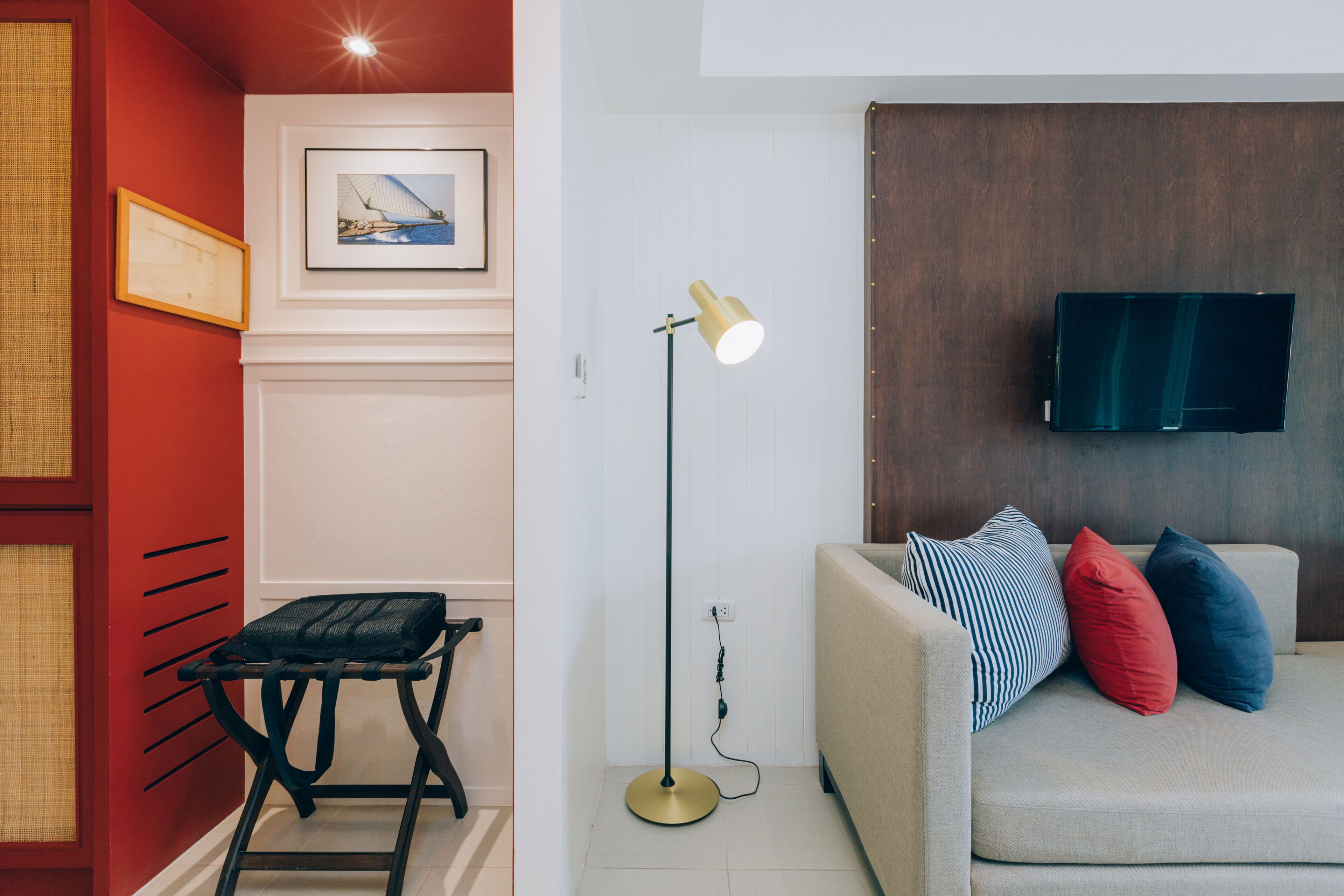 minibar, in-room safe, individually decorated, desk