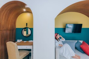 Deluxe Roomy | Una cassaforte in camera, con stile personalizzato, una scrivania