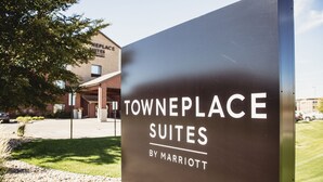 A sign for Towneplace Suites by Marriott. - TownePlace Suites by Marriott Aberdeen (Aberdeen)