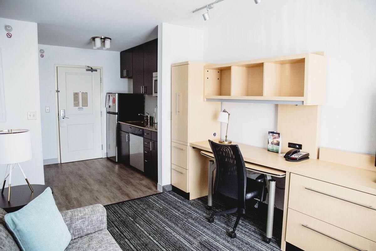 1 bedroom, desk, iron/ironing board, free cots/infant beds