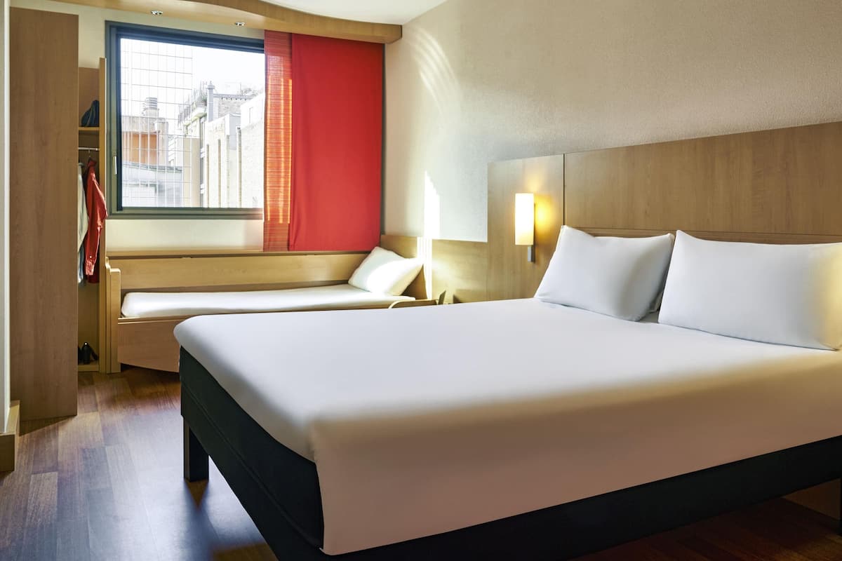 In-room safe, desk, soundproofing, iron/ironing board