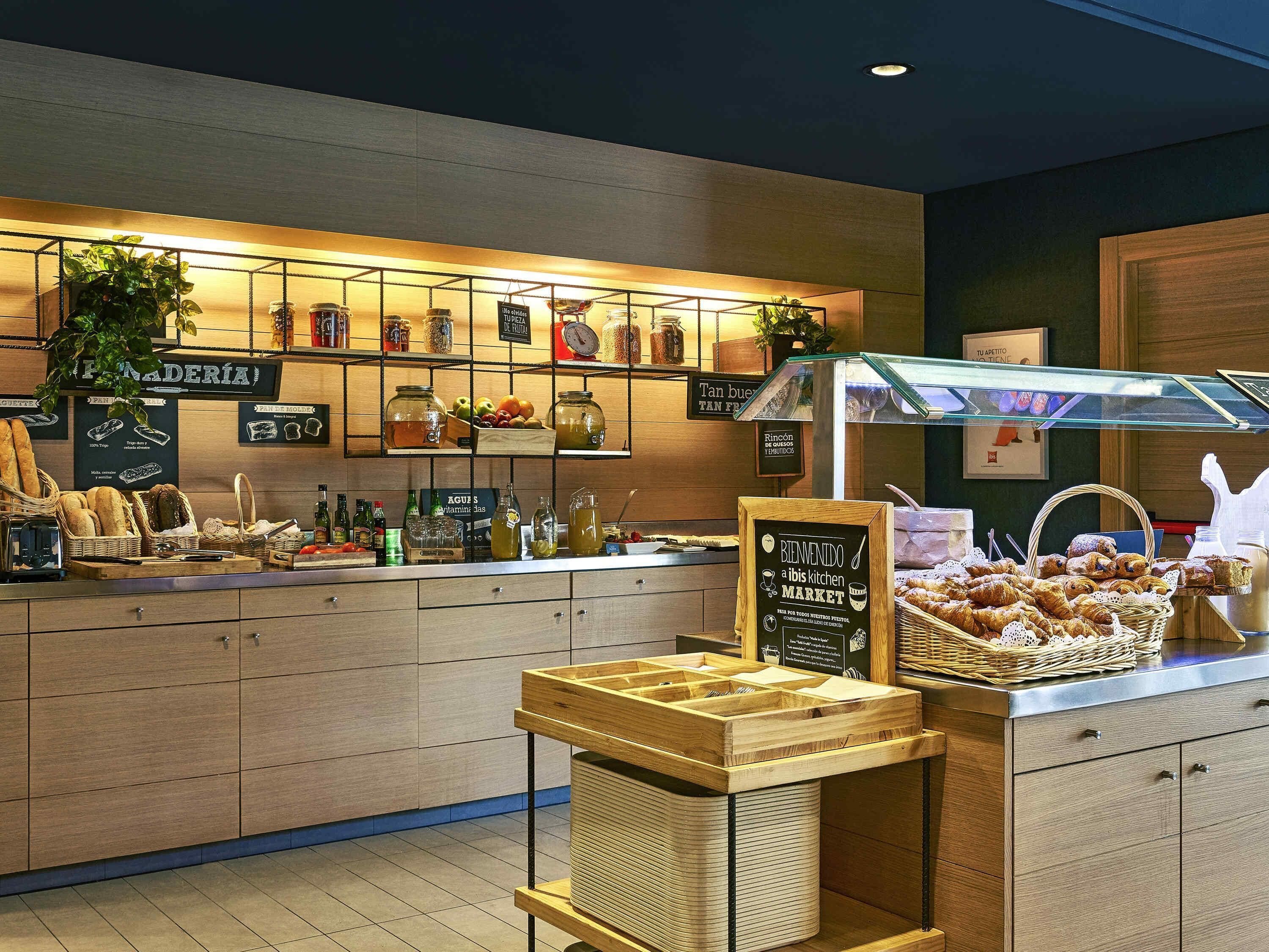 每日供應吃到飽早餐 (每人 EUR12)