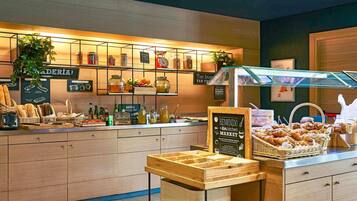 Bữa sáng buffet hàng ngày (12 EUR/mỗi người)