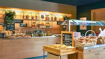 Se ofrece un desayuno bufé todos los días (por un coste adicional)