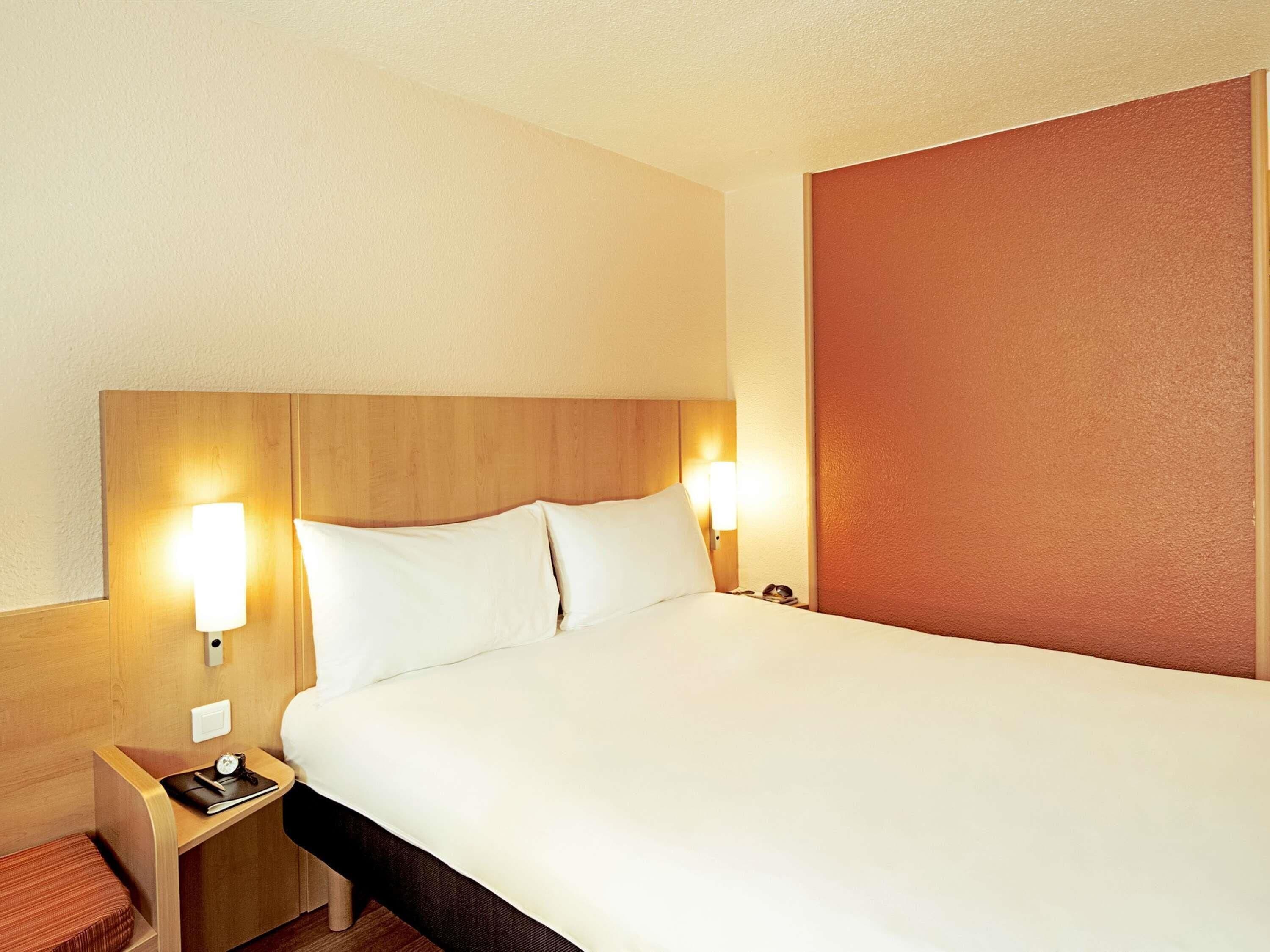 In-room safe, desk, soundproofing, iron/ironing board