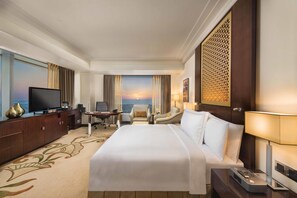 Hochwertige Bettwaren, Minibar, Zimmersafe, Schreibtisch