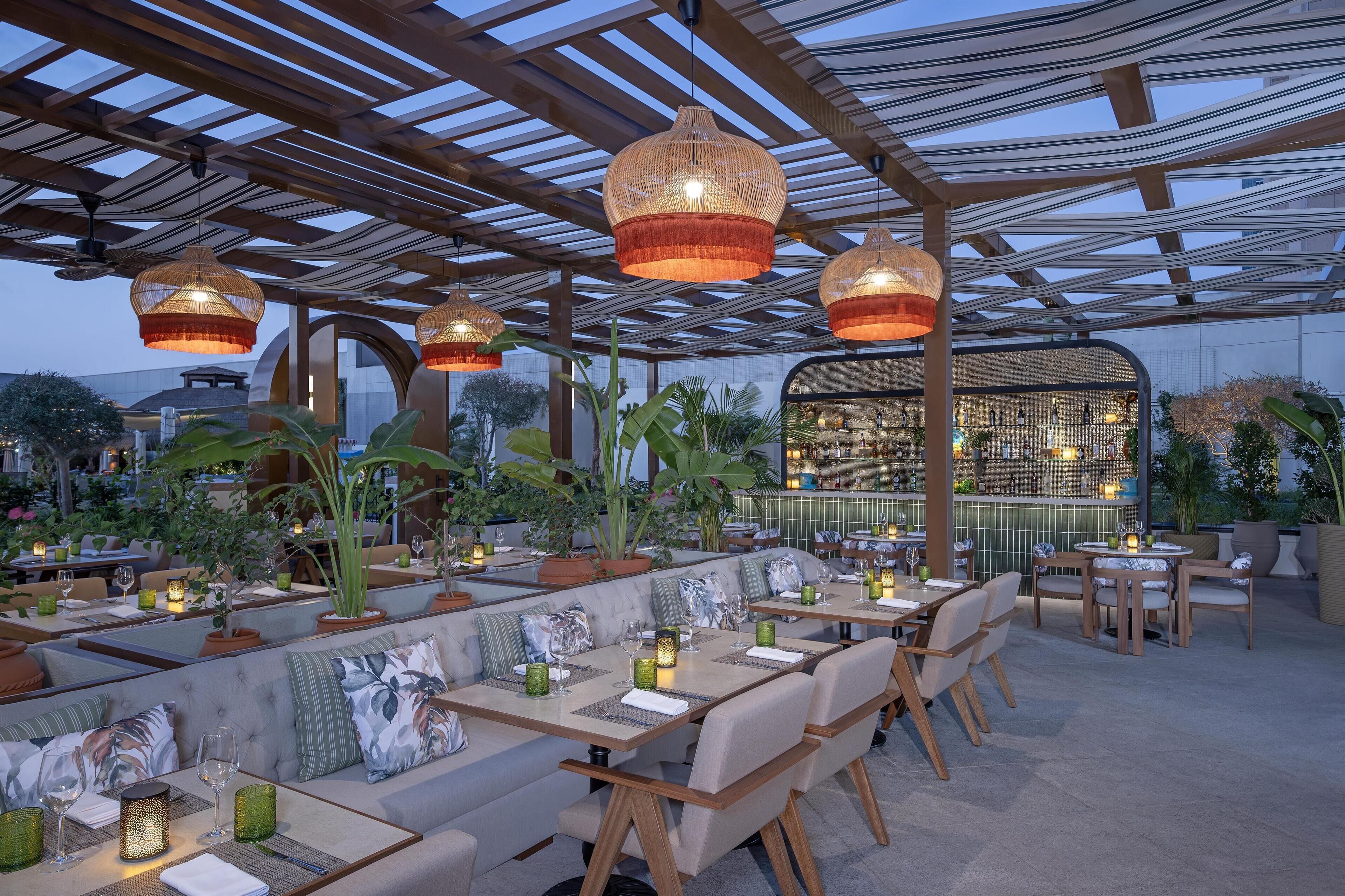 5 bars/lounges, poolside bar