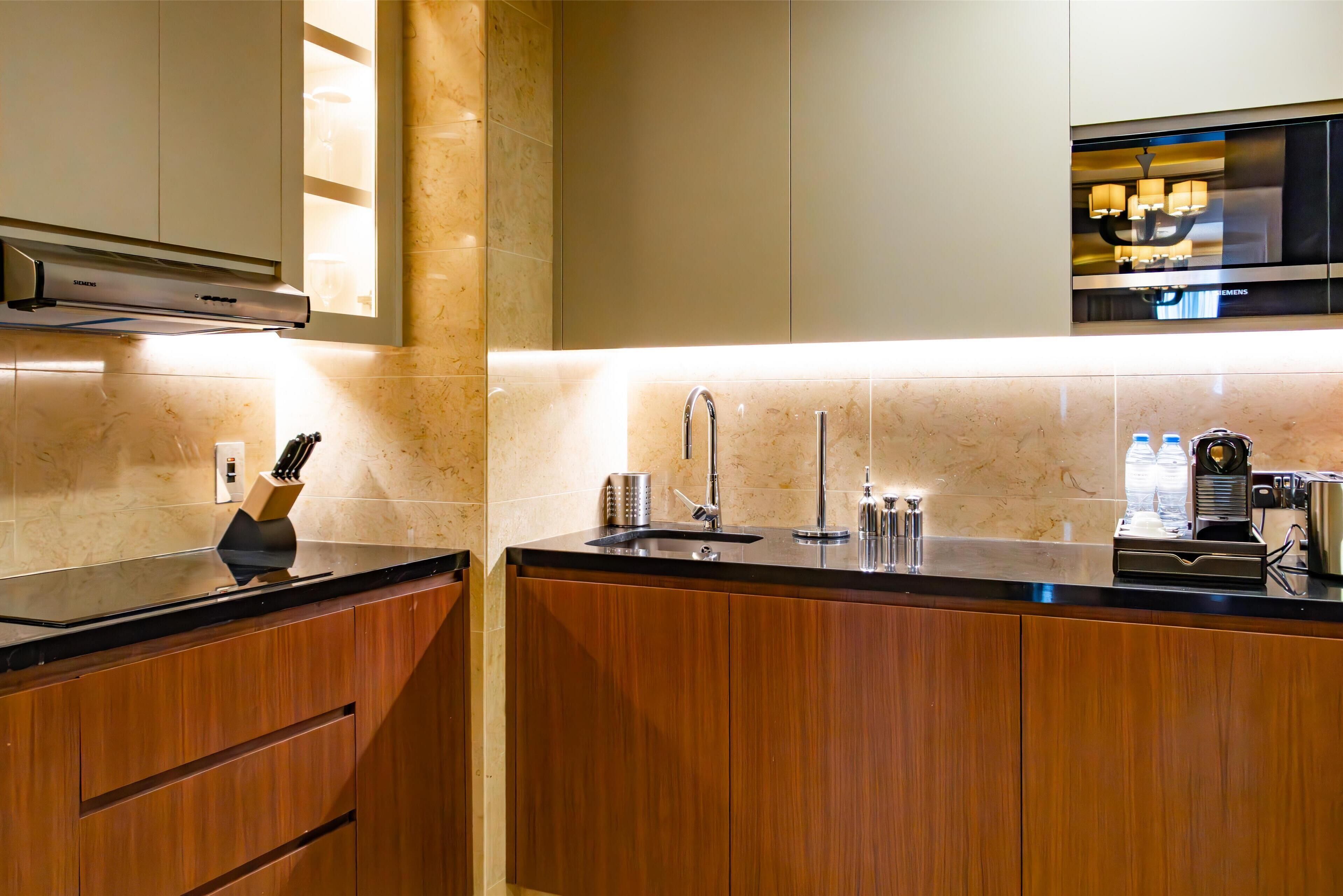 suite, 2 bedrooms | private kitchen | electric kettle