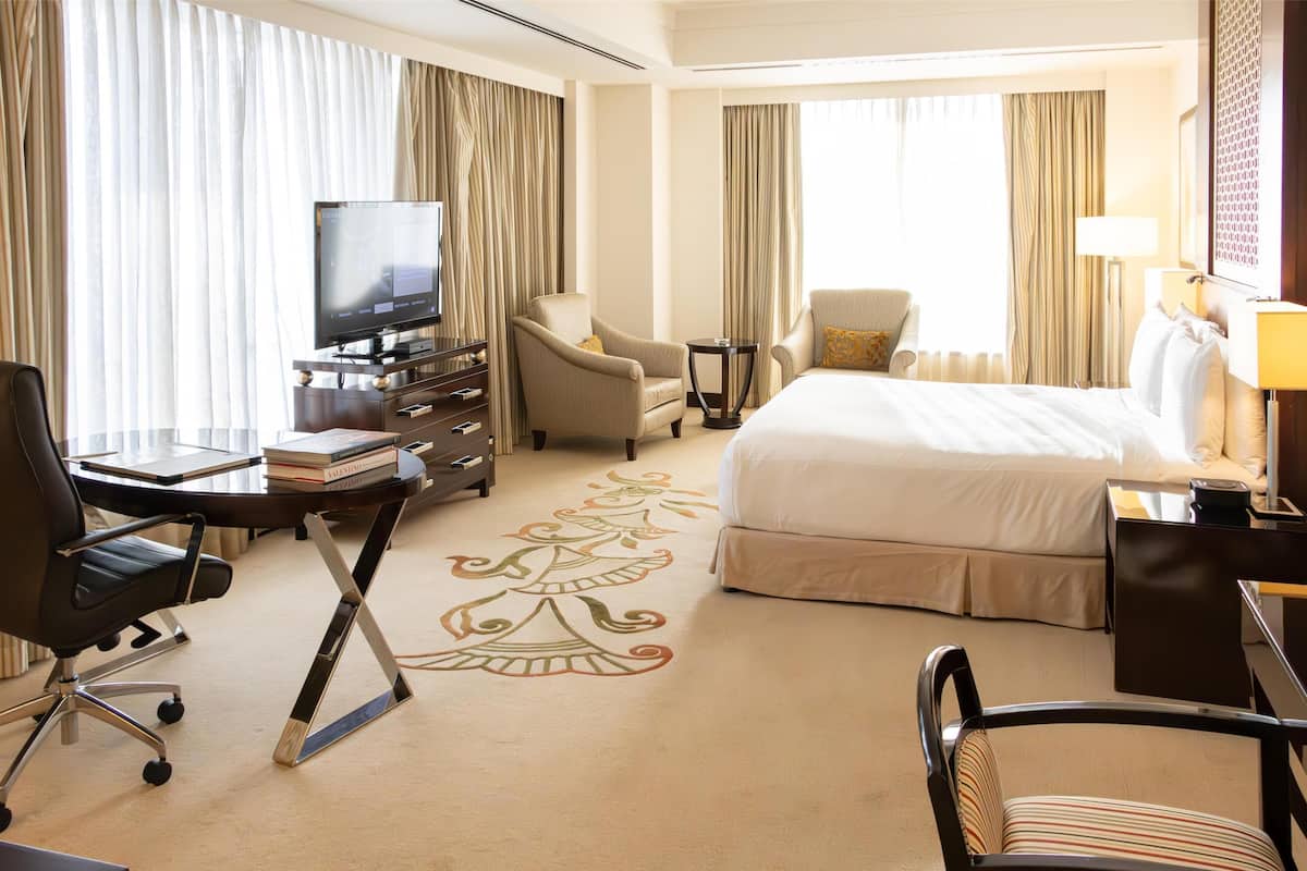 Suite Deluxe, 1 letto king (Lounge Access) | 1 camera, biancheria da letto di alta qualità, minibar