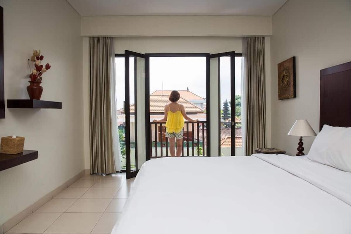 Sängtillbehör av högsta kvalitet och värdeförvaringsskåp på rummet