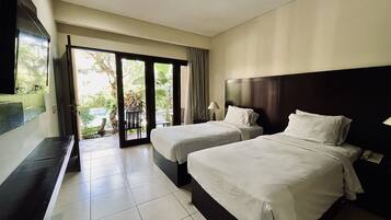 Deluxe Twin Room, Pool Access | Premium bedding, in-room safe, desk, blackout curtains