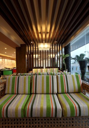 ロビー応接スペース