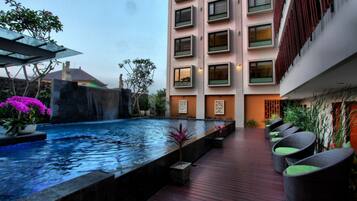 Kolam renang terbuka