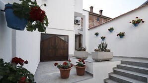 Courtyard - Pansion Rose (Mostar)