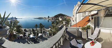 Suite de lujo, terraza, vistas al mar | Terraza o patio