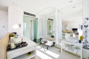 Junior Suite, Sea View | Bathroom