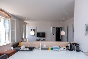 Juniorsvit - havsutsikt | Eget pentry | Kaffe- och tebryggare, stort kylskåp och vattenkokare