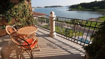 Departamento clásico, 1 habitación, vista al jardín, junto a la playa | Balcón