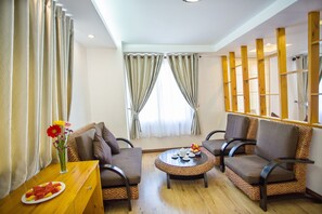 Suite | Living room | TV - Copac Hotel (Nha Trang)
