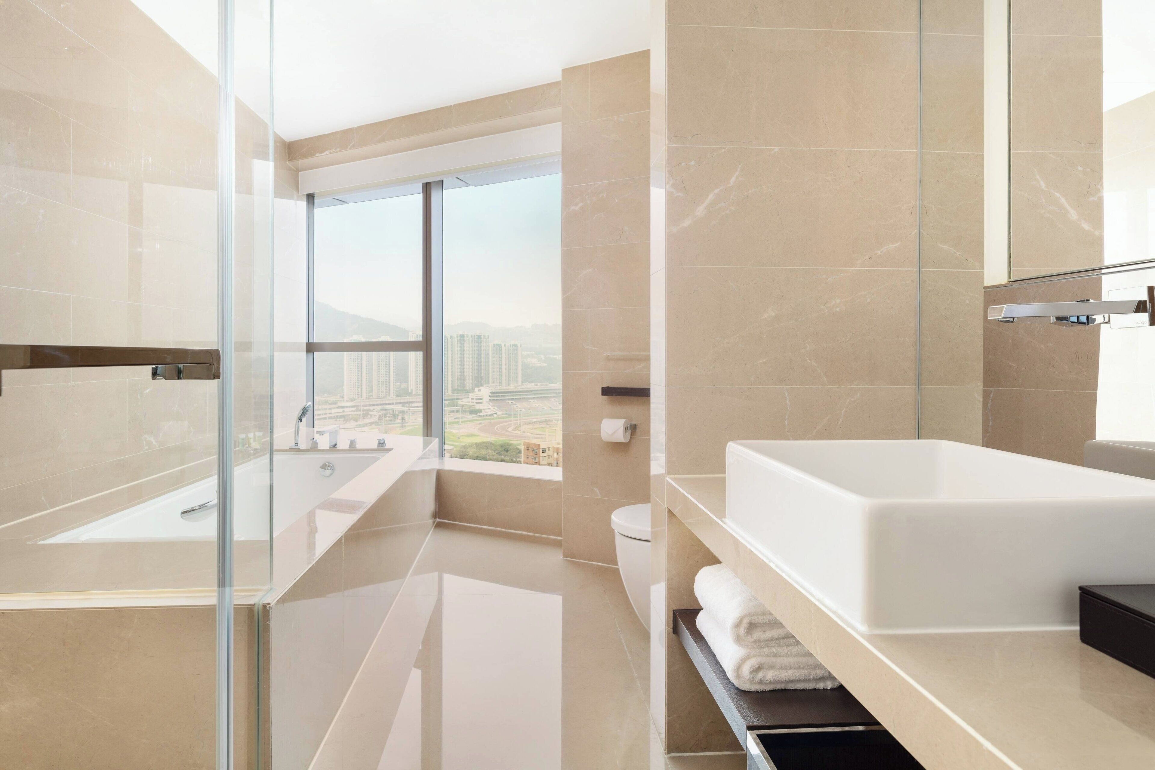 studio suite, 1 king bed, non smoking, river view (corner) | bathroom | free toiletries, hair dryer, bathrobes, slippers