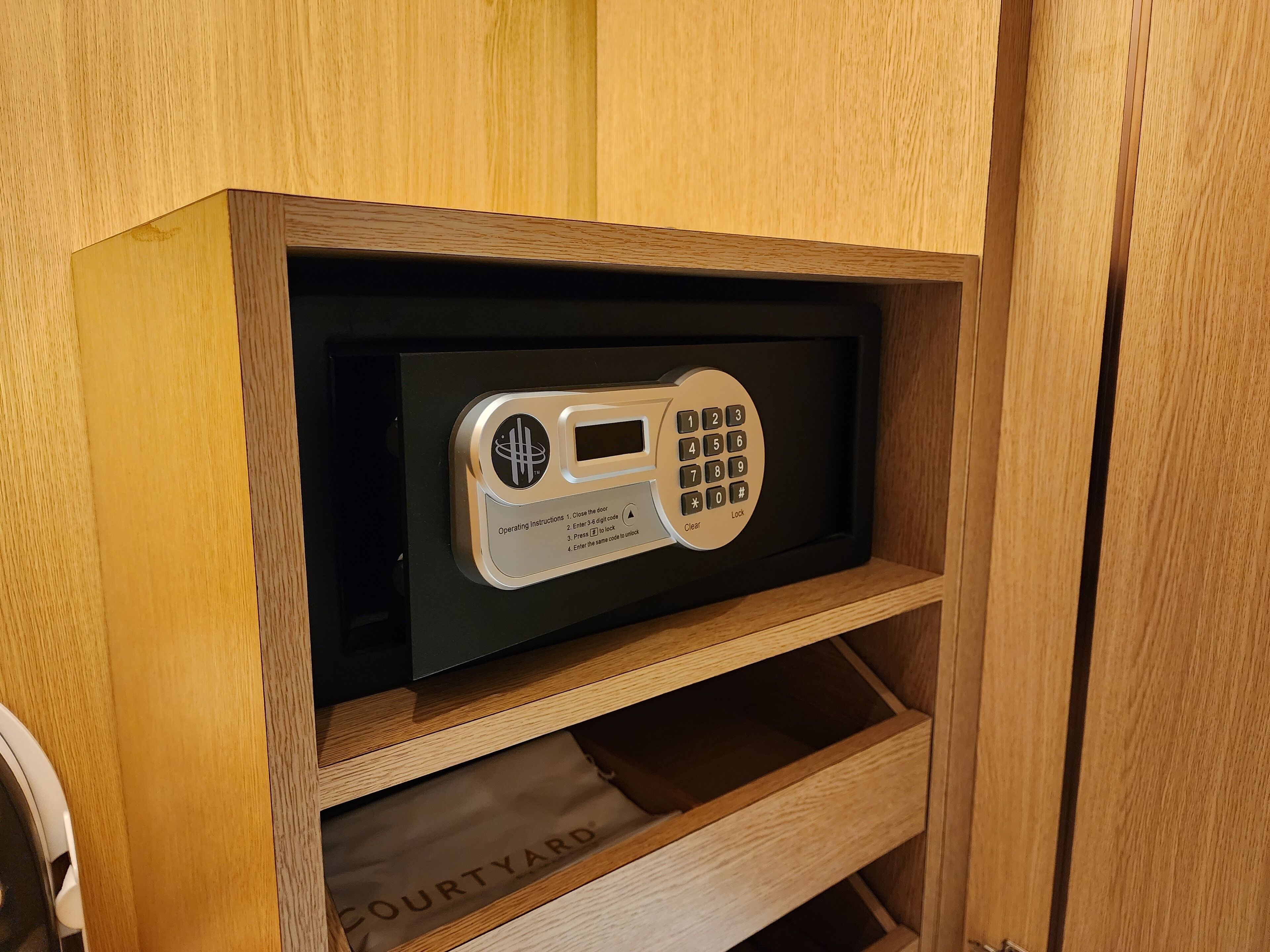 studio suite, 1 king bed, non smoking, river view (corner) | 1 bedroom, premium bedding, minibar, in-room safe