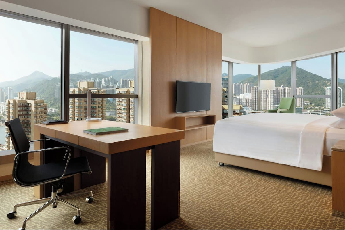 Studio Suite, 1 King Bed, Non Smoking, River View (Corner)
