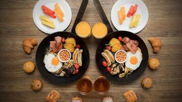 Desayuno buffet diario (HKD 218 por persona)