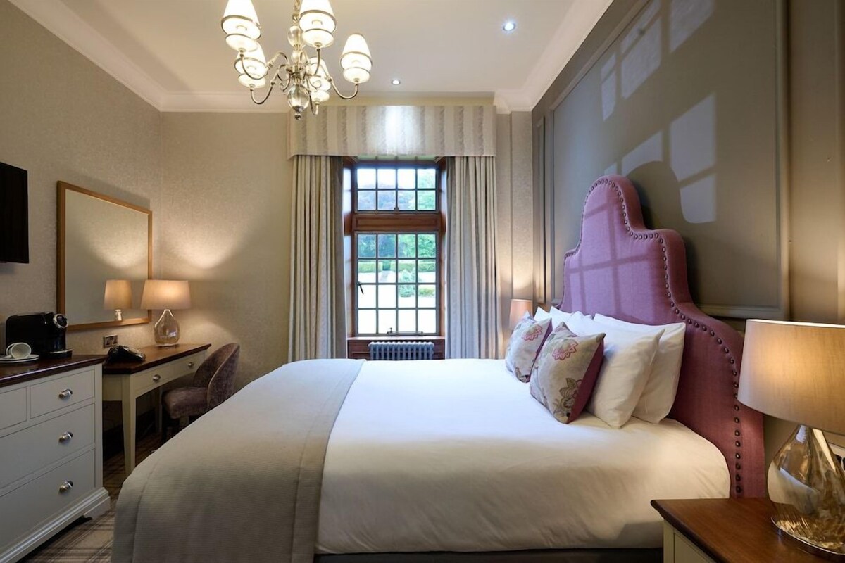 Egyptian cotton sheets, premium bedding, desk, laptop workspace