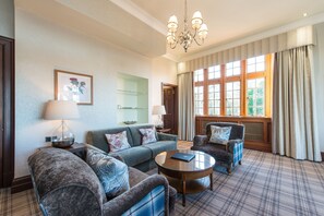 Suite, 1 King Bed, Non Smoking (Four Poster Bed;with Sofabed) | Egyptian cotton sheets, premium bedding, desk, laptop workspace - Murrayshall Country Estate (Perth)