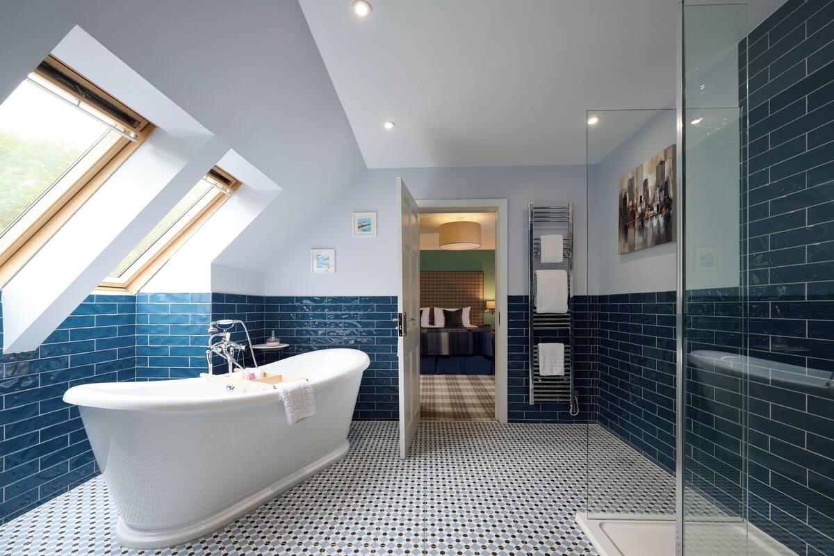 lynedoch suite | bathroom | designer toiletries, hair dryer, towels
