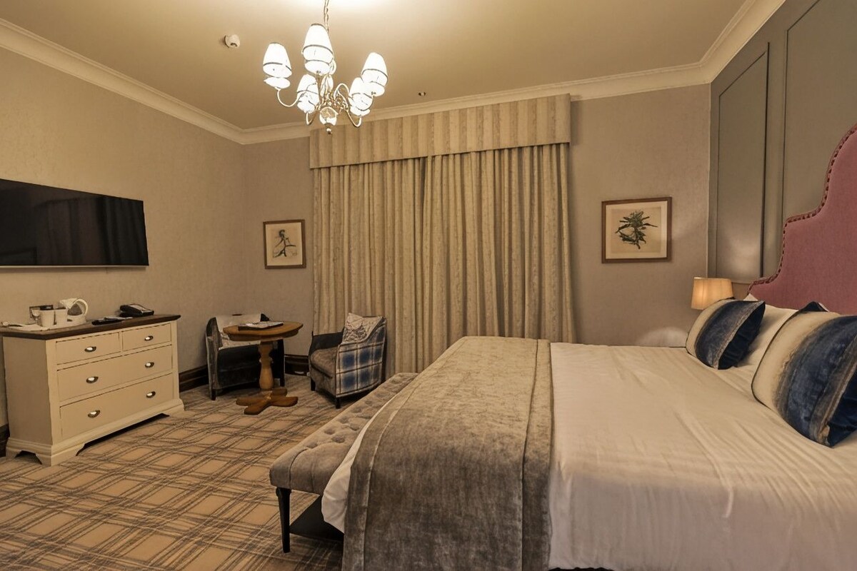Egyptian cotton sheets, premium bedding, desk, laptop workspace