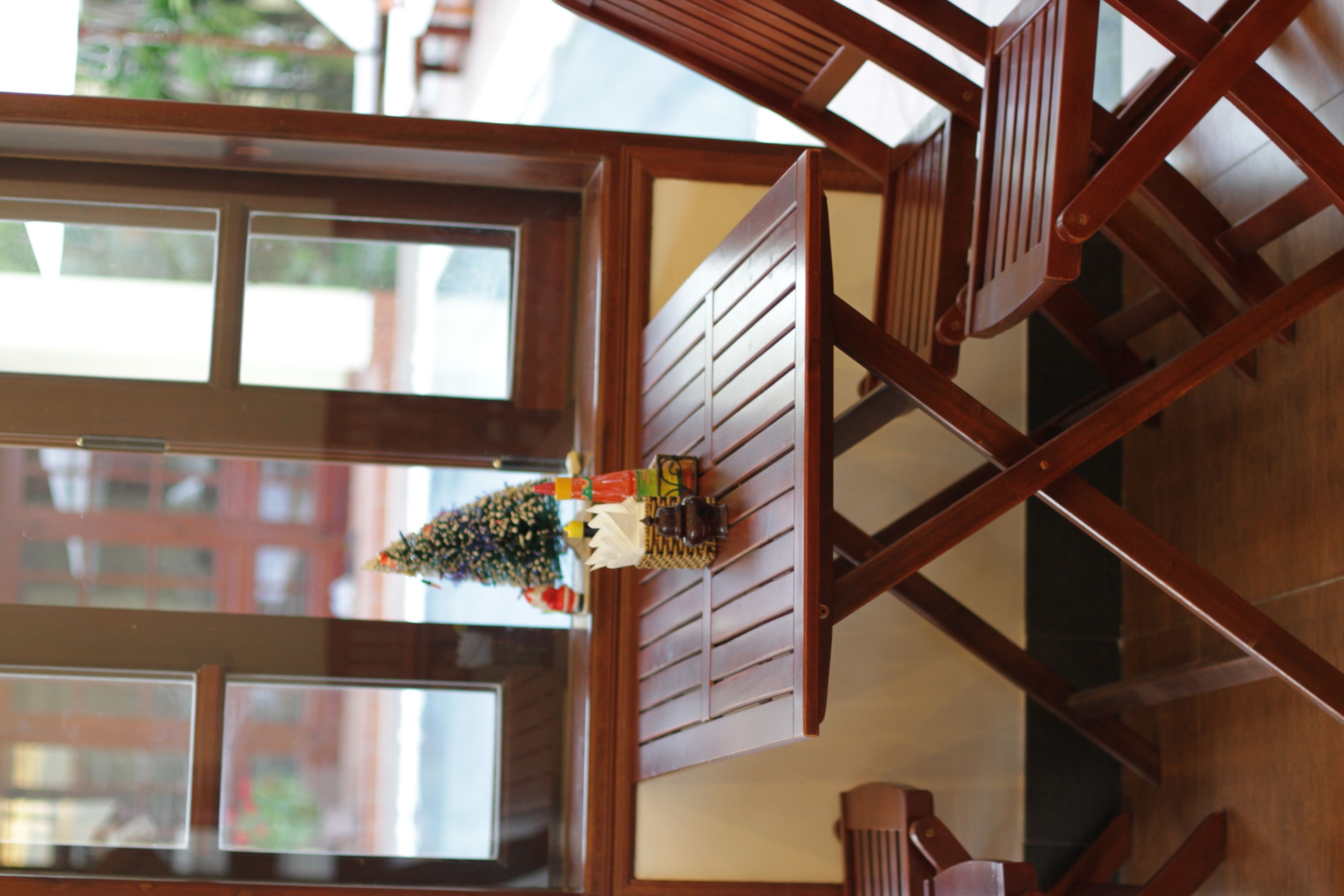 free daily cooked-to-order breakfast