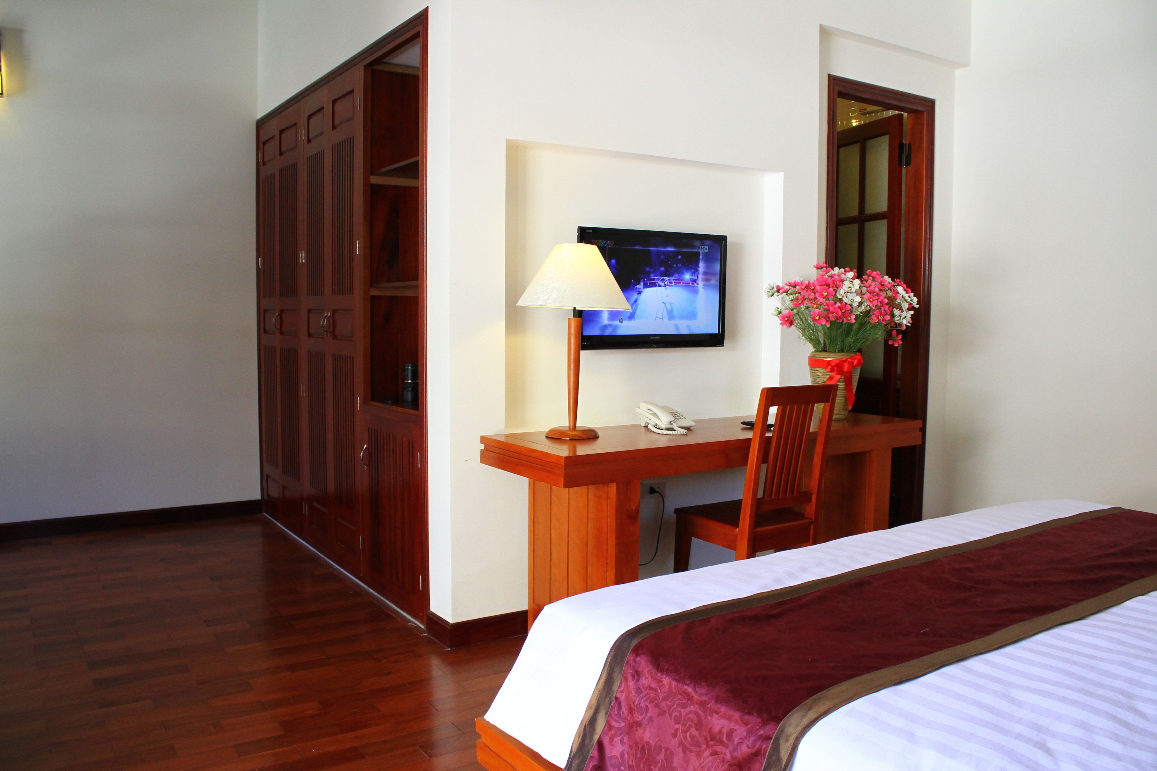 deluxe double or twin room | 1 bedroom, minibar, individually decorated, individually furnished