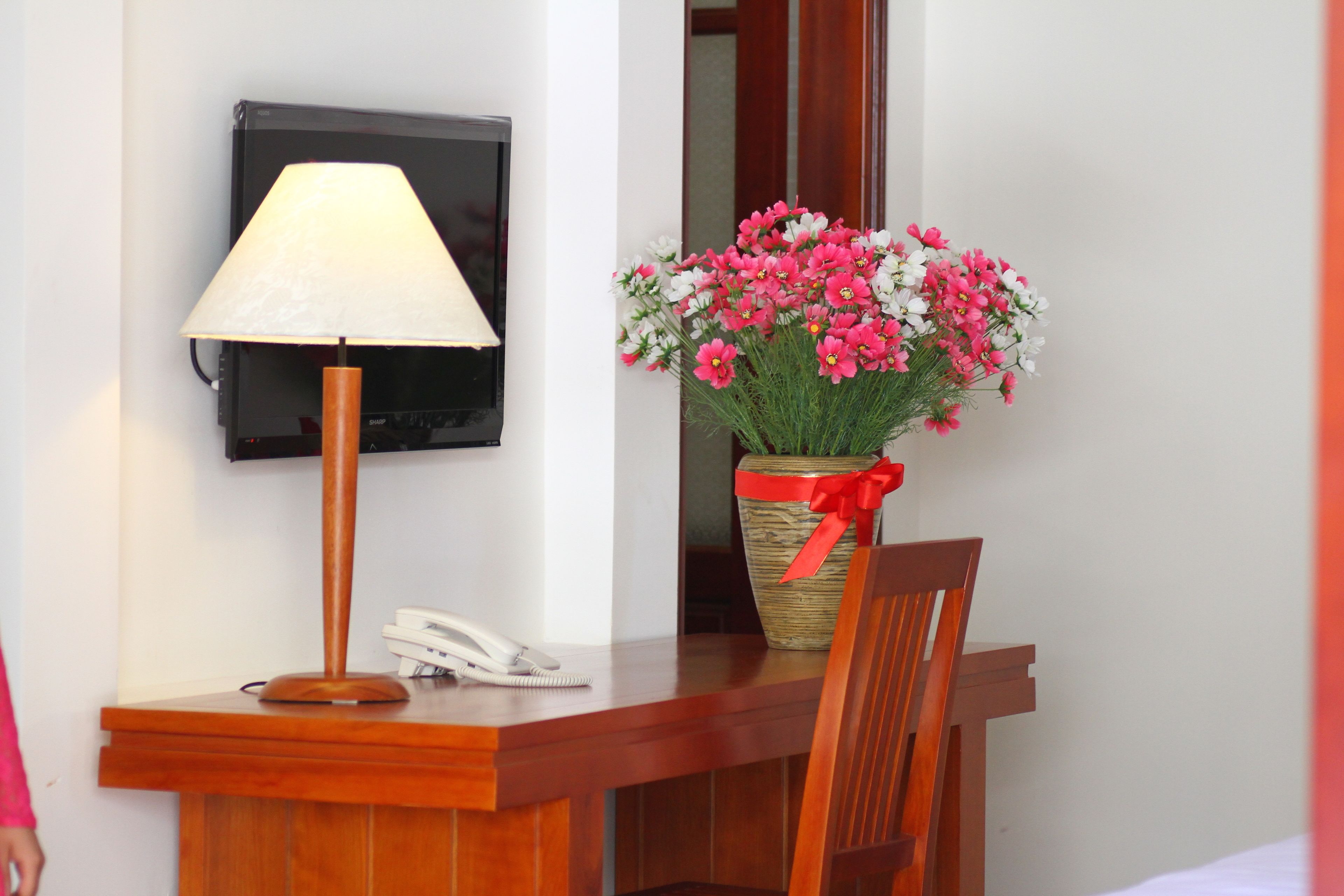 32-inch flat-screen tv with satellite channels, tv