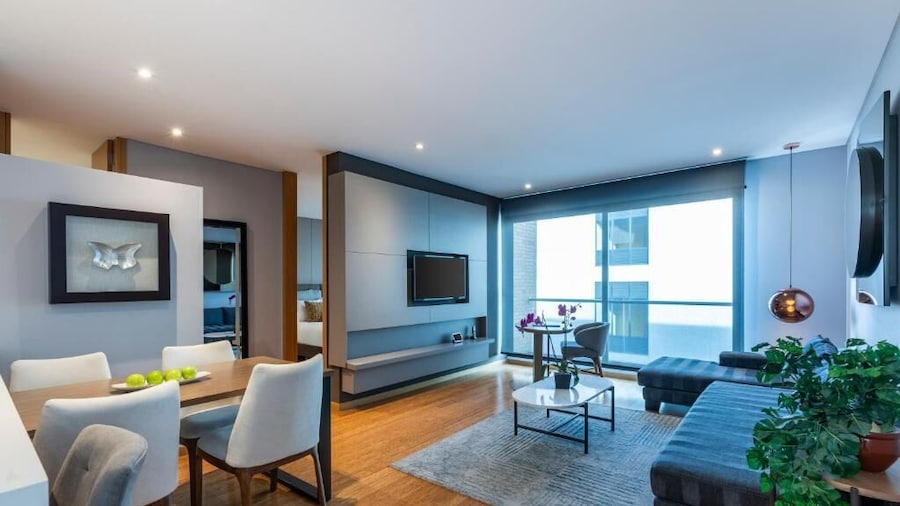 93 Luxury Suites & Residences